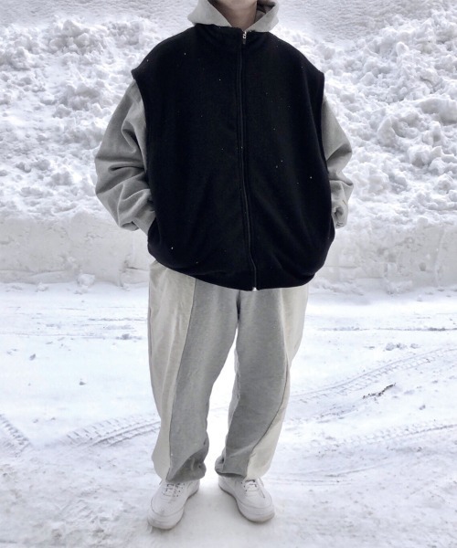 YACA(ヤーカ)の「Oversize Fleece Vest/オーバーサイズフリースベスト(ベスト・レディース・ブラック・FREE)」の9枚目の写真