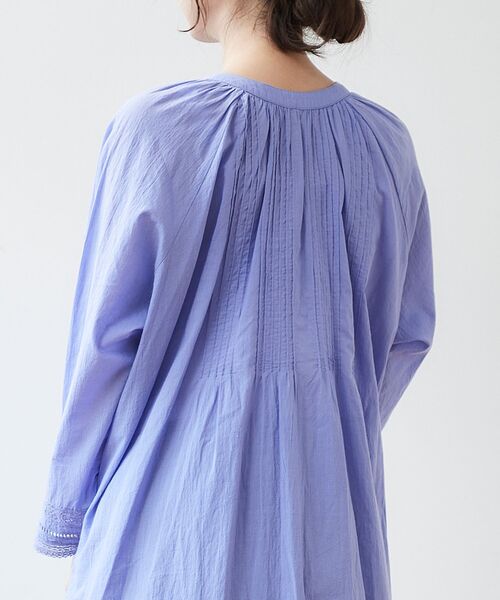 le.coeur blanc（ルクールブラン）の「リバーレースシャツワンピース（シャツワンピース・レディース・オフホワイト/ラベンダー・38）」の4枚目の写真