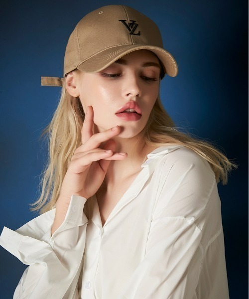 VARZAR（バザール）の「VARZAR(バザール)/3D Monogram logo over fit ball cap/3D モノグラム ロゴ オーバーフィット ベースボール キャップ（キャップ・レディース・ホワイト/ブラック/ベージュ・FREE）」の8枚目の写真