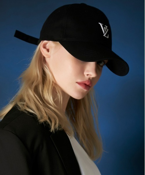VARZAR（バザール）の「VARZAR(バザール)/3D Monogram logo over fit ball cap/3D モノグラム ロゴ オーバーフィット ベースボール キャップ（キャップ・レディース・ホワイト/ブラック/ベージュ・FREE）」の19枚目の写真