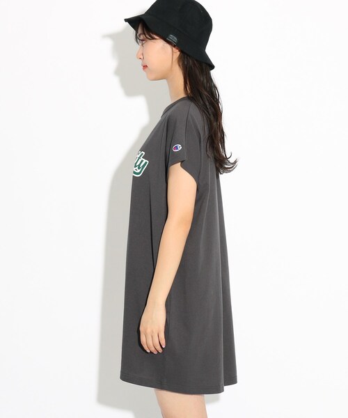 Champion（チャンピオン）の「【Champion/チャンピオン】フレンチスリーブワンピース（ワンピース・キッズ・チャコールグレー/ライトグレー・15 /14/16）」の4枚目の写真