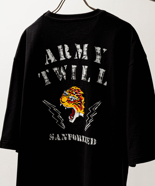 ARMY TWILL（アーミーツイル）の「【ARMY TWILL / アーミーツイル】別注 タイガー刺繍 Tシャツ（Tシャツ/カットソー・メンズ・ホワイト/ブラック/カーキ・LARGE/MEDIUM）」の5枚目の写真