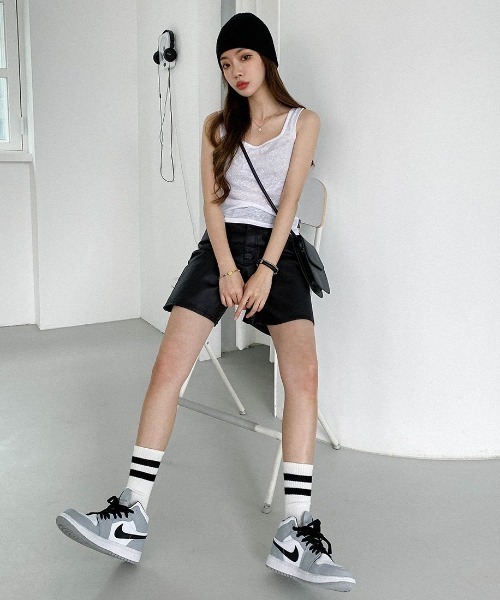muahmuah（ムーアムーア）の「A'GEM/9 × .kom『muah muah/ムーアムーア』SQUARE KNIT SLEEVELESS/スクエア ニット スリーブレス（タンクトップ・レディース・ホワイト/ブルー/ネイビー/ベージュ/ブラック・FREE）」の12枚目の写真