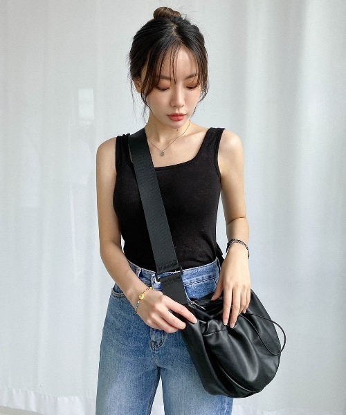 muahmuah（ムーアムーア）の「A'GEM/9 × .kom『muah muah/ムーアムーア』SQUARE KNIT SLEEVELESS/スクエア ニット スリーブレス（タンクトップ・レディース・ホワイト/ブルー/ネイビー/ベージュ/ブラック・FREE）」の16枚目の写真