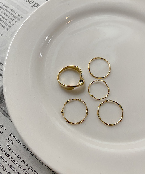 VENCEEXCHANGE(ヴァンスエクスチェンジ)の「ネジリリング5セット(リング・レディース・Silver/GOLD ・FREE)」の7枚目の写真