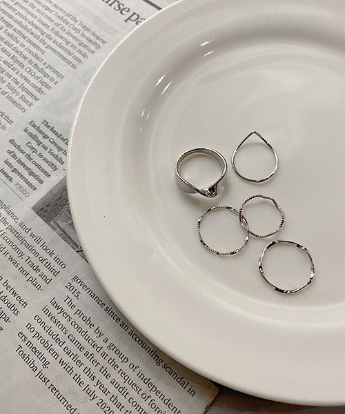 VENCEEXCHANGE(ヴァンスエクスチェンジ)の「ネジリリング5セット(リング・レディース・Silver/GOLD ・FREE)」の9枚目の写真