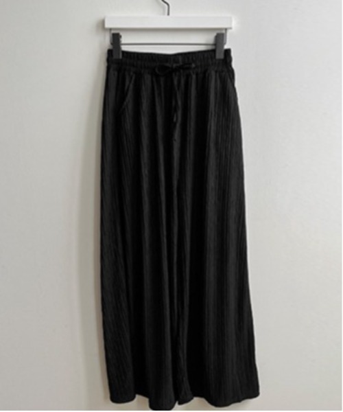 NANING9（ナンニング）の「NANING9 バンディングプリーツワイドパンツ（その他パンツ・レディース・ブラック/ベージュ/ピンク/クリーム・FREE）」の2枚目の写真