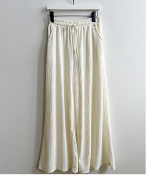 NANING9（ナンニング）の「NANING9 バンディングプリーツワイドパンツ（その他パンツ・レディース・ブラック/ベージュ/ピンク/クリーム・FREE）」の9枚目の写真