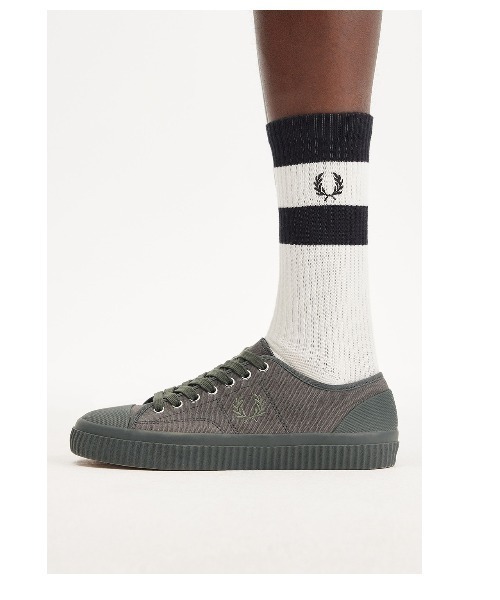 【FRED PERRY】★送料・関税込★ ヒューズ ロー キャンバス FRED PERRY（フレッドペリー）の「Hughes Low Canvas／ヒューズ