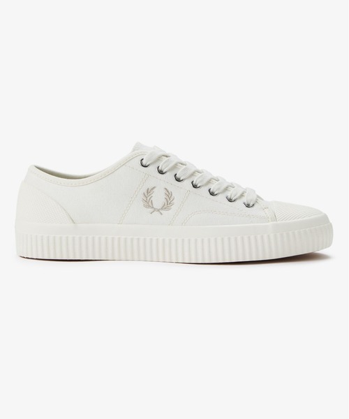 ☆送料無料☆ FRED PERRY Hughes Low Canvas ☆ Fred Perry Hughes low canvas sneakers in white | ASOS