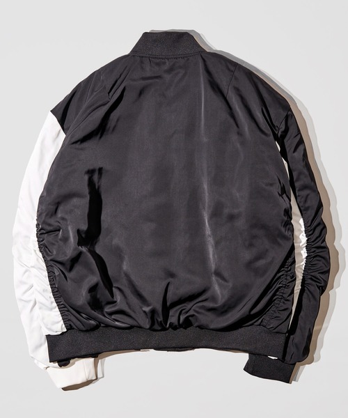 ADPOSION（アドポーション）の「ビッグシルエット中綿MA-1 フライトジャケット（MA-1・メンズ・ブラック/ホワイト/ブラック×ホワイト/ブラック×カーキ/カーキ・MEDIUM/LARGE）」の13枚目の写真