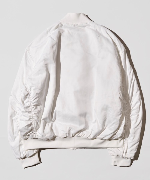 ADPOSION（アドポーション）の「ビッグシルエット中綿MA-1 フライトジャケット（MA-1・メンズ・ブラック/ホワイト/ブラック×ホワイト/ブラック×カーキ/カーキ・MEDIUM/LARGE）」の7枚目の写真