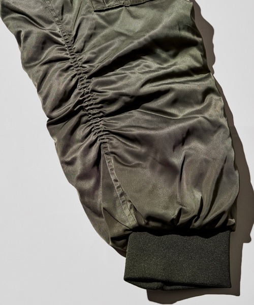 ADPOSION（アドポーション）の「ビッグシルエット中綿MA-1 フライトジャケット（MA-1・メンズ・ブラック/ホワイト/ブラック×ホワイト/ブラック×カーキ/カーキ・MEDIUM/LARGE）」の18枚目の写真