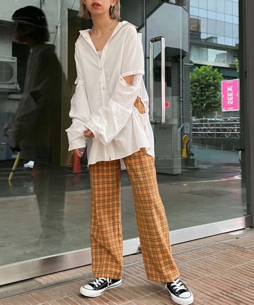 HELLO.SANFRANCISCO(ハローサンフランシスコ)の「【HELLO.SANFRANCISCO/ハローサンフランシスコ】カットアウト脇ドロストカラーシャツ(Tシャツ/カットソー・レディース・ホワイト/オレンジ/グリーン・FREE)」の14枚目の写真