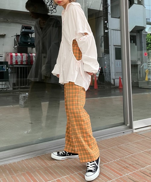 HELLO.SANFRANCISCO(ハローサンフランシスコ)の「【HELLO.SANFRANCISCO/ハローサンフランシスコ】カットアウト脇ドロストカラーシャツ(Tシャツ/カットソー・レディース・ホワイト/オレンジ/グリーン・FREE)」の16枚目の写真