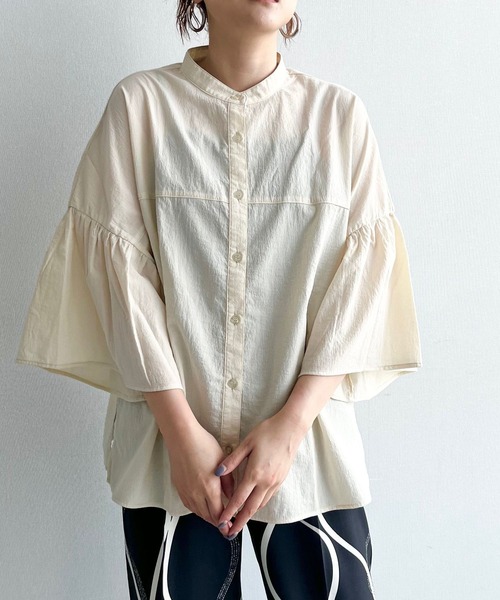 LOWRYS FARM(ローリーズファーム)の「バンドカラーフリルシャツ 123105(シャツ/ブラウス・レディース・ブラック/アイボリー/ブルー/グリーン・FREE)」の2枚目の写真