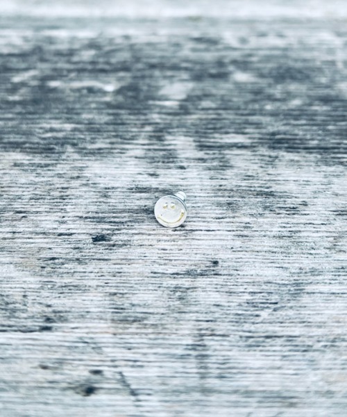 amp japan(アンプジャパン)の「コンビネーション スマイル ピアス(ピアス(片耳用)・メンズ・シルバー・FREE)」の1枚目の写真