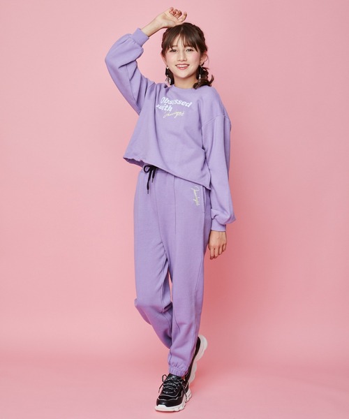 JENNI love（ジェニィラブ）の「ロゴ刺繍ショート丈トレーナー（スウェット・キッズ・ブラック/ラベンダー/グレー・130cm/160cm/140cm/150cm）」の21枚目の写真
