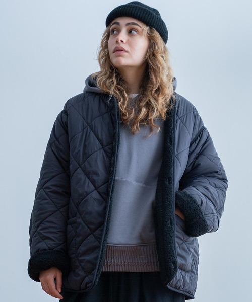 Universal Style Wear(ユニバーサルスタイルウェア)の「Universal Style Wear リバーシブル ライナー コート(ノーカラーコート・メンズ・ブラック×ブラック/チャコールグレー/カーキ/オレンジ・MEDIUM/LARGE/X-LARGE)」の2枚目の写真