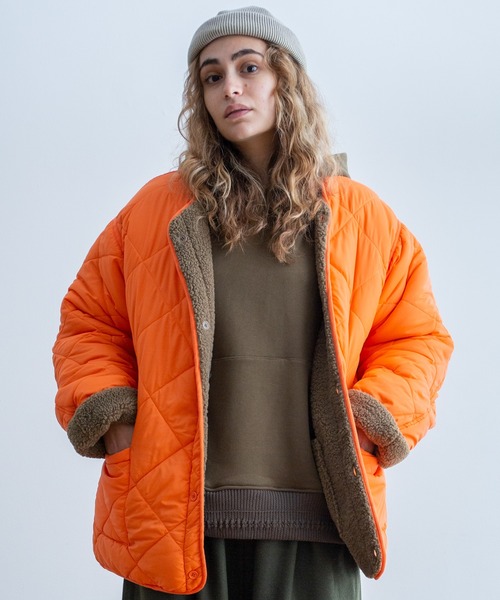 Universal Style Wear(ユニバーサルスタイルウェア)の「Universal Style Wear リバーシブル ライナー コート(ノーカラーコート・メンズ・ブラック×ブラック/チャコールグレー/カーキ/オレンジ・MEDIUM/LARGE/X-LARGE)」の4枚目の写真