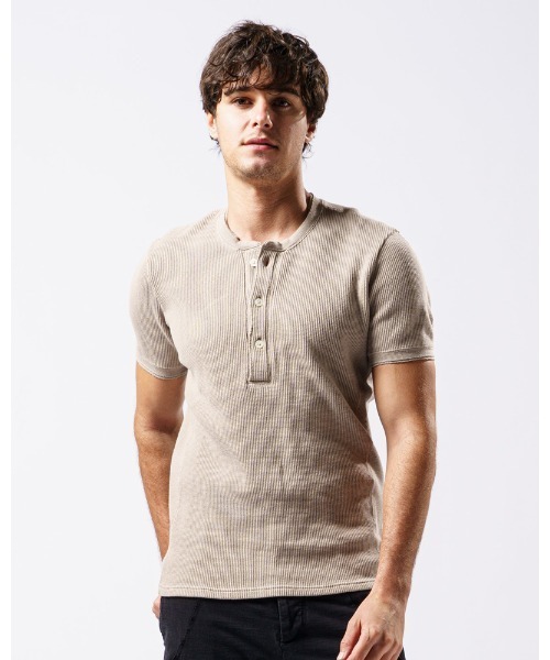 wjk（ダヴルジェイケイ）の「waffle henley（Tシャツ/カットソー・メンズ・ブラック/グレイッシュベージュ/ホワイト/ダークグレー・LARGE/SMALL/MEDIUM/X-LARGE）」の4枚目の写真