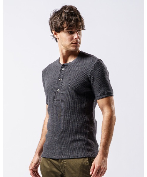 wjk（ダヴルジェイケイ）の「waffle henley（Tシャツ/カットソー・メンズ・ブラック/グレイッシュベージュ/ホワイト/ダークグレー・LARGE/SMALL/MEDIUM/X-LARGE）」の5枚目の写真