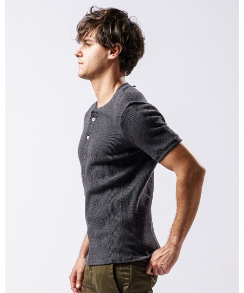 wjk（ダヴルジェイケイ）の「waffle henley（Tシャツ/カットソー・メンズ・ブラック/グレイッシュベージュ/ホワイト/ダークグレー・LARGE/SMALL/MEDIUM/X-LARGE）」の6枚目の写真