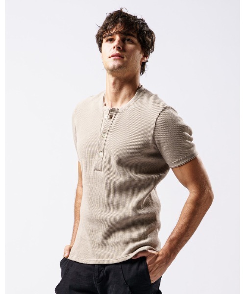 wjk（ダヴルジェイケイ）の「waffle henley（Tシャツ/カットソー・メンズ・ブラック/グレイッシュベージュ/ホワイト/ダークグレー・LARGE/SMALL/MEDIUM/X-LARGE）」の8枚目の写真