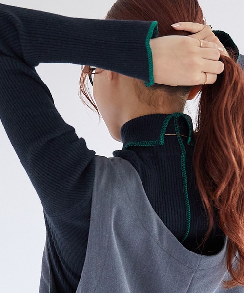 Chaco closet（チャコ クローゼット）の「ステッチ配色リブニットタートルプルオーバー（ニット/セーター・レディース・ベージュ/パープル/オレンジ/ネイビー/グリーン/ブラック/オフホワイト・FREE）」の5枚目の写真