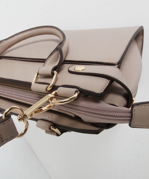 tocco closet（トッコ　クローゼット）の「ショルダー付き２ＷＡＹリボンモチーフデザインフェイクレザーバッグ（ショルダーバッグ・レディース・ブラック/ベージュ/アイボリー・FREE）」の7枚目の写真