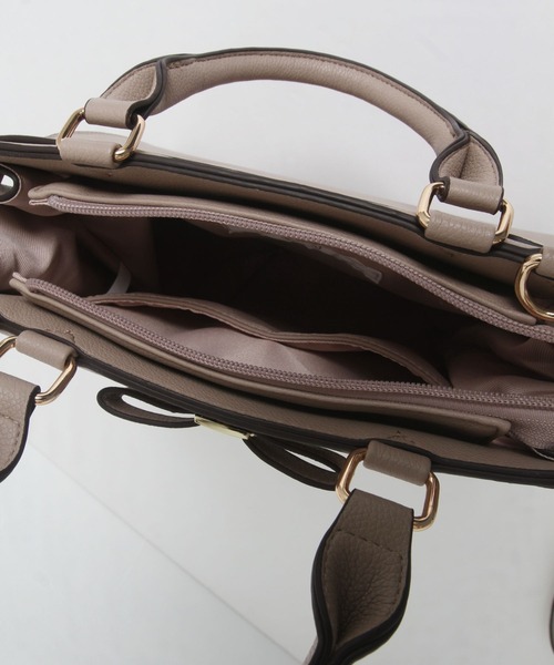 tocco closet（トッコ　クローゼット）の「ショルダー付き２ＷＡＹリボンモチーフデザインフェイクレザーバッグ（ショルダーバッグ・レディース・ブラック/ベージュ/アイボリー・FREE）」の8枚目の写真