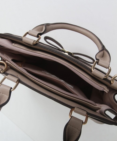 tocco closet（トッコ　クローゼット）の「ショルダー付き２ＷＡＹリボンモチーフデザインフェイクレザーバッグ（ショルダーバッグ・レディース・ブラック/ベージュ/アイボリー・FREE）」の9枚目の写真