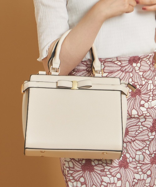 tocco closet（トッコ　クローゼット）の「ショルダー付き２ＷＡＹリボンモチーフデザインフェイクレザーバッグ（ショルダーバッグ・レディース・ブラック/ベージュ/アイボリー・FREE）」の14枚目の写真