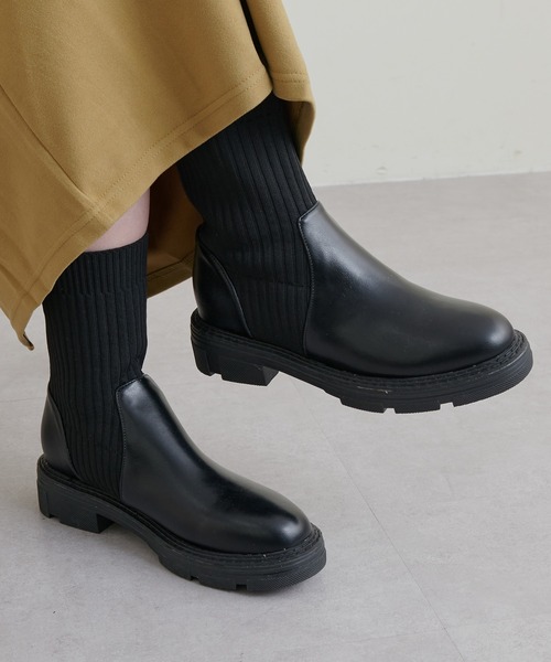 natural couture（ナチュラルクチュール）の「ソックスとブーツがドッキング/ニットコンビ厚底ブーツ（ブーツ・レディース・グレイッシュベージュ/ブラック・MEDIUM/LARGE）」の2枚目の写真