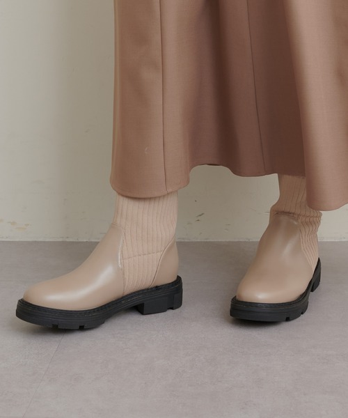 natural couture（ナチュラルクチュール）の「ソックスとブーツがドッキング/ニットコンビ厚底ブーツ（ブーツ・レディース・グレイッシュベージュ/ブラック・MEDIUM/LARGE）」の4枚目の写真