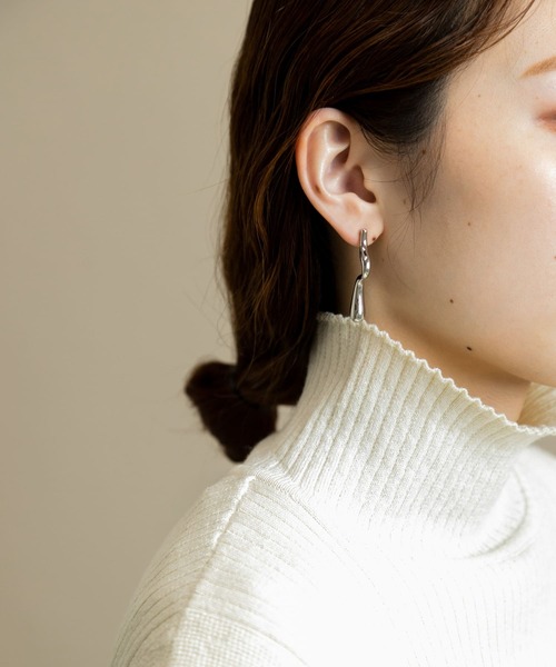 SMELLY(スメリー)の「ニュアンスメタルバーピアス(ピアス(両耳用)・レディース・ゴールド/シルバー・-)」の5枚目の写真