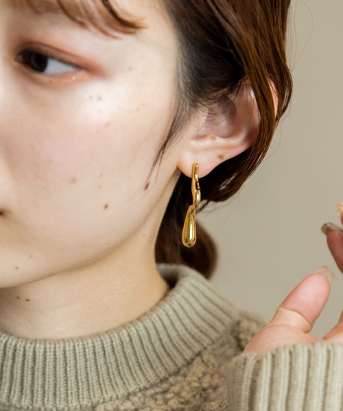 SMELLY(スメリー)の「ニュアンスメタルバーピアス(ピアス(両耳用)・レディース・ゴールド/シルバー・-)」の7枚目の写真