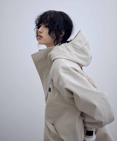 WILD THINGS(ワイルドシングス)の「【WILDTHINGS 別注】TOOLSTRAP DENALI JACKET/UNISEX/LONG SEASON(マウンテンパーカー・メンズ・スミクロ/ホワイト系その他7/パープル/グリーン/ブラック・S/M/L)」の21枚目の写真