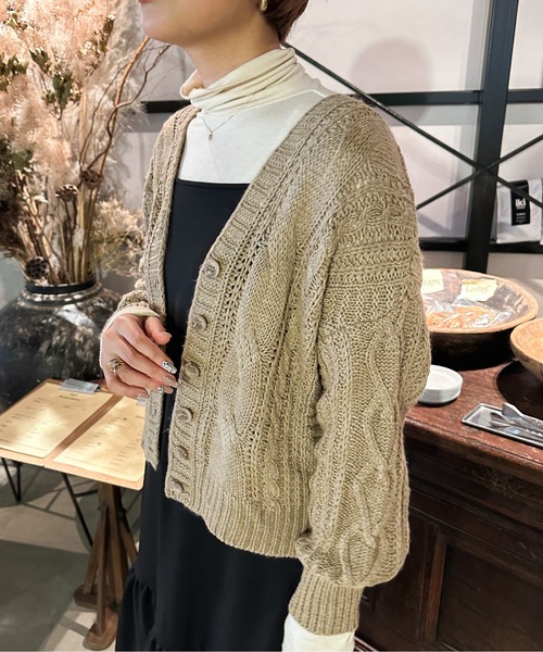 Ambre Ciel（アンブルシエル）の「ショートケーブルニットカーディガン／【WEB/EC限定商品】（カーディガン/ボレロ・レディース・オフホワイト/ベージュ・FREE）」の5枚目の写真