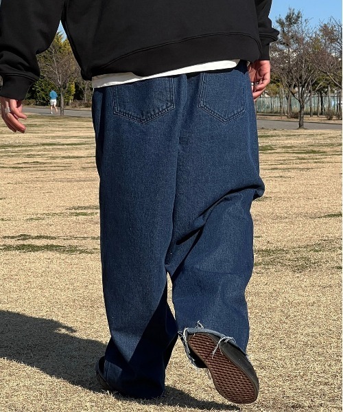 kutir(クティール)の「カットオフタックワイドバルーンデニムパンツ(デニムパンツ・メンズ・インディゴブルー/ブラック・LARGE/MEDIUM/SMALL)」の7枚目の写真
