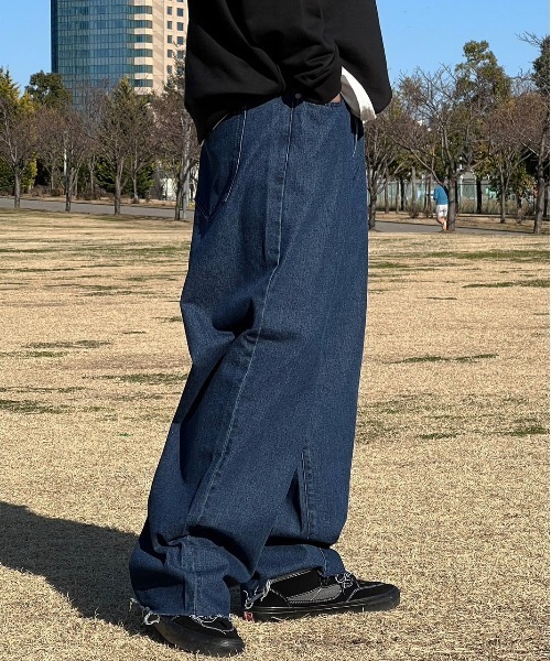 kutir(クティール)の「カットオフタックワイドバルーンデニムパンツ(デニムパンツ・メンズ・インディゴブルー/ブラック・LARGE/MEDIUM/SMALL)」の4枚目の写真