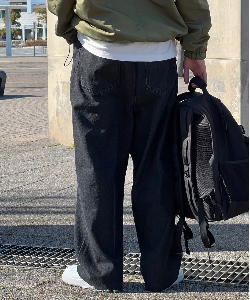 kutir(クティール)の「カットオフタックワイドバルーンデニムパンツ(デニムパンツ・メンズ・インディゴブルー/ブラック・LARGE/MEDIUM/SMALL)」の16枚目の写真
