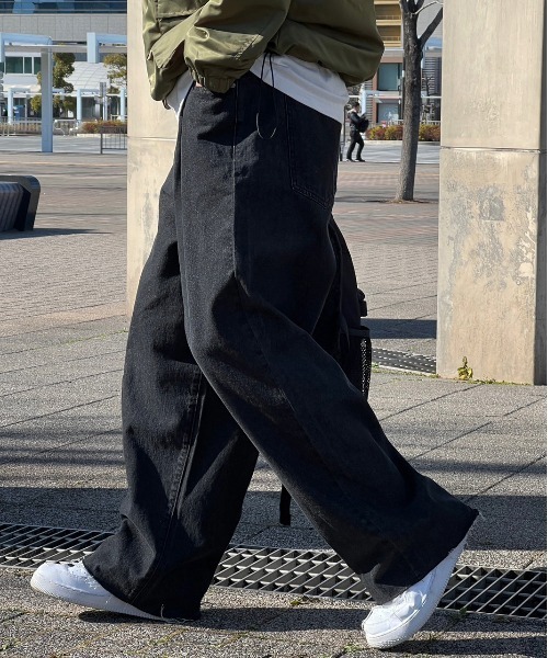 kutir(クティール)の「カットオフタックワイドバルーンデニムパンツ(デニムパンツ・メンズ・インディゴブルー/ブラック・LARGE/MEDIUM/SMALL)」の14枚目の写真