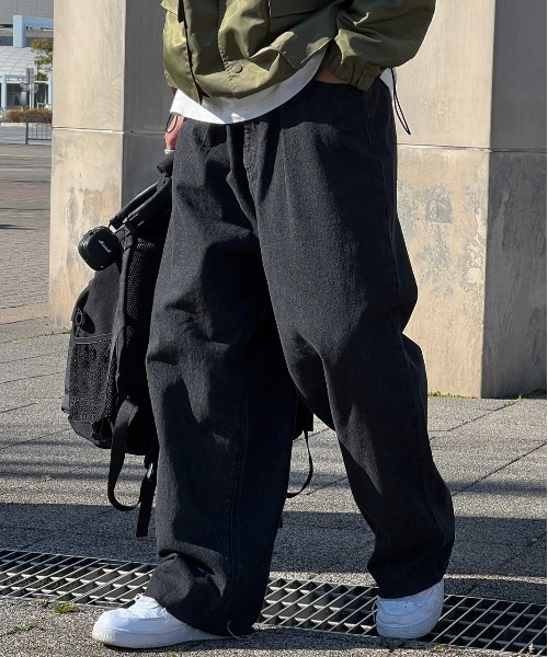 kutir(クティール)の「カットオフタックワイドバルーンデニムパンツ(デニムパンツ・メンズ・インディゴブルー/ブラック・LARGE/MEDIUM/SMALL)」の12枚目の写真