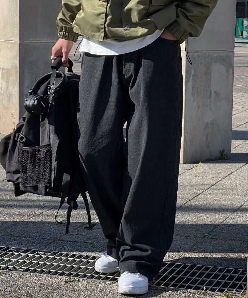 kutir(クティール)の「カットオフタックワイドバルーンデニムパンツ(デニムパンツ・メンズ・インディゴブルー/ブラック・LARGE/MEDIUM/SMALL)」の13枚目の写真