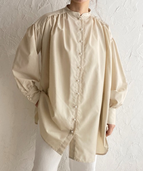 She's Closet(シーズクローゼット)の「パールボタンスタンドカラーボリュームスリーブ長袖ギャザーブラウス(シャツ/ブラウス・レディース・ブラック/ライトベージュ/ホワイト/ライトグレー/ブルー・FREE)」の4枚目の写真