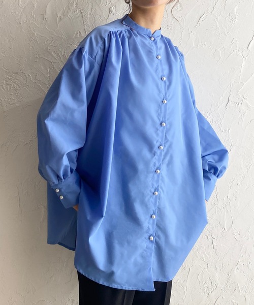 She's Closet(シーズクローゼット)の「パールボタンスタンドカラーボリュームスリーブ長袖ギャザーブラウス(シャツ/ブラウス・レディース・ブラック/ライトベージュ/ホワイト/ライトグレー/ブルー・FREE)」の5枚目の写真