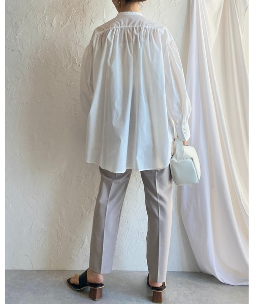 She's Closet(シーズクローゼット)の「パールボタンスタンドカラーボリュームスリーブ長袖ギャザーブラウス(シャツ/ブラウス・レディース・ブラック/ライトベージュ/ホワイト/ライトグレー/ブルー・FREE)」の7枚目の写真