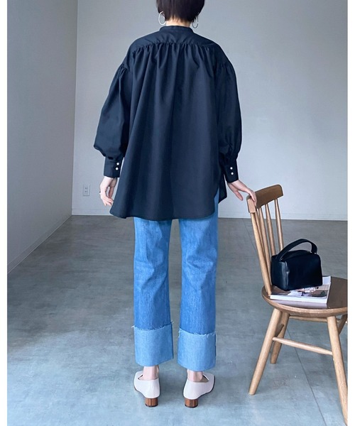 She's Closet(シーズクローゼット)の「パールボタンスタンドカラーボリュームスリーブ長袖ギャザーブラウス(シャツ/ブラウス・レディース・ブラック/ライトベージュ/ホワイト/ライトグレー/ブルー・FREE)」の16枚目の写真
