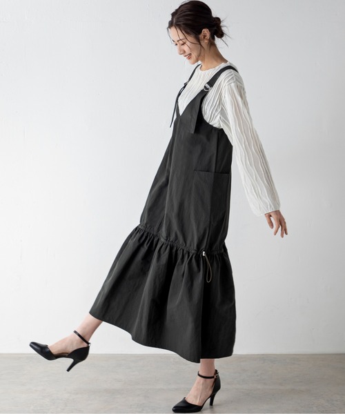 MILLION CARATS（ミリオンカラッツ）の「立体的なステッチデザインを施したメローデザインのシアートップス。ゆったりとしたサイズで楽に着られ、大人な抜け感を演出します。（Tシャツ/カットソー・レディース・ベージュ/ブラック/オフホワイト・FREE）」の13枚目の写真